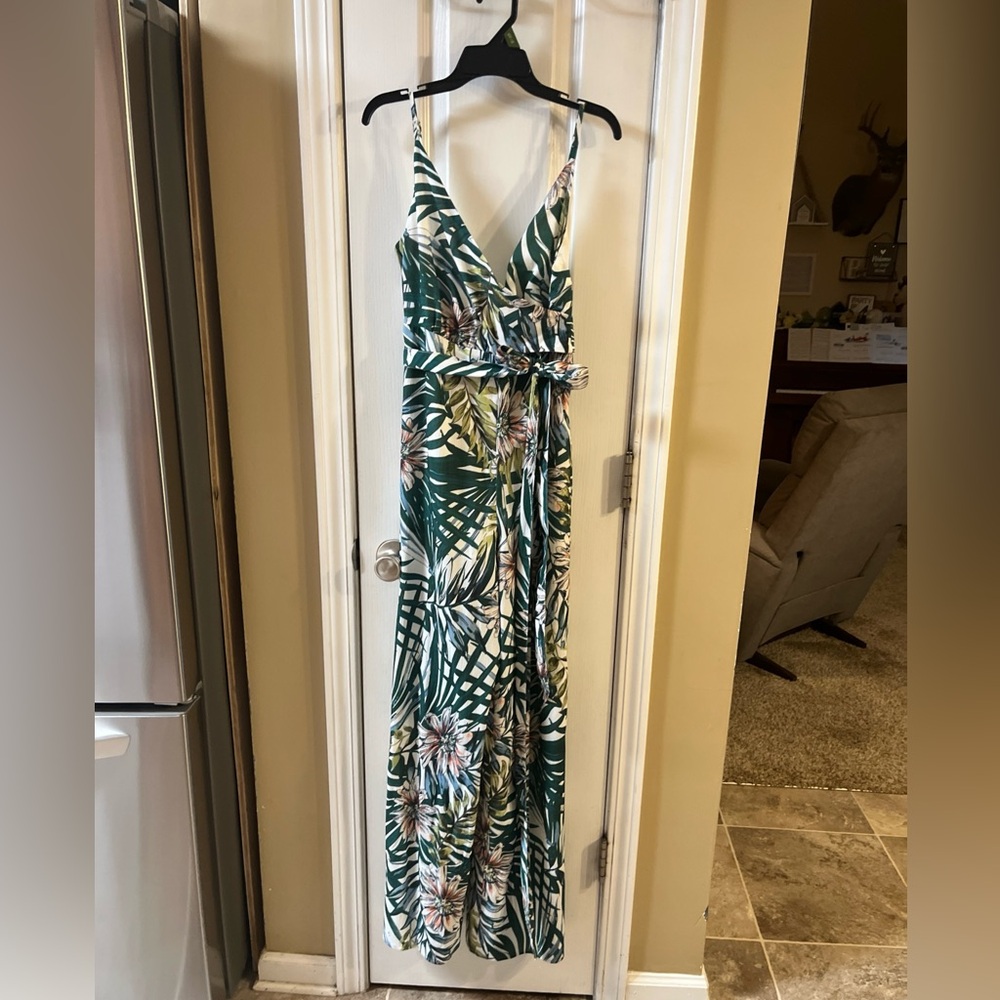 Tropical Print jumpsuit romper  size 6 a peach brand Chiffon with wrap tie